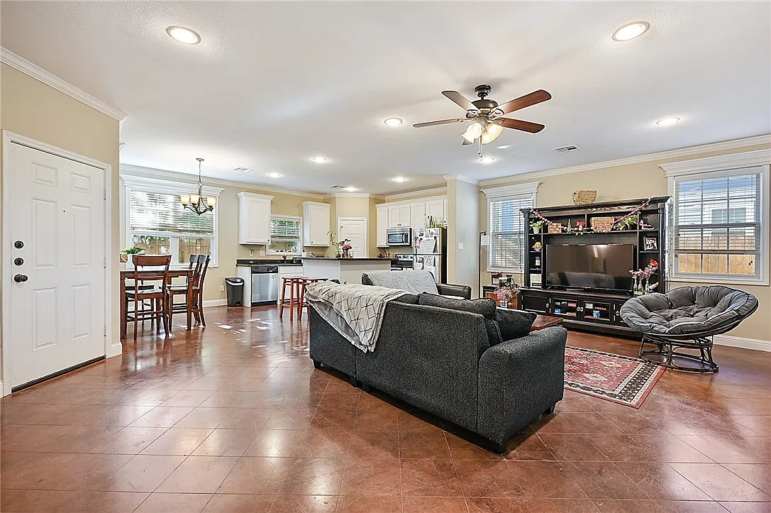 4 bed, 4.5 bath, 2324 sqft, $3,550 — Photo 4