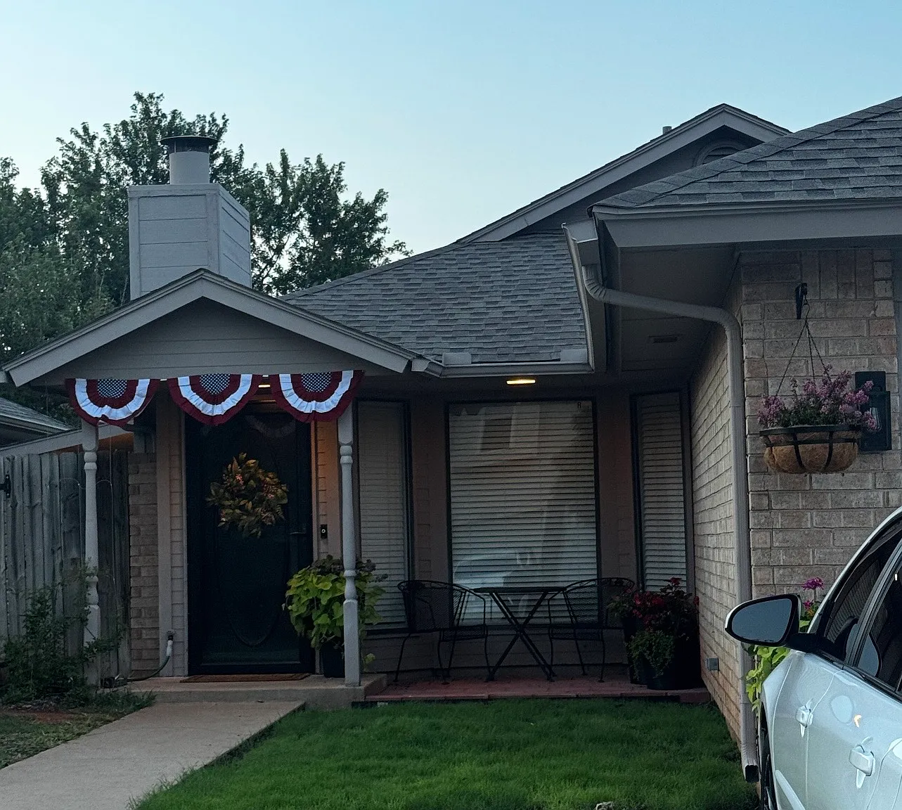 3 bed, 1.5 bath, 1020 sqft, $1,300 — Photo 1