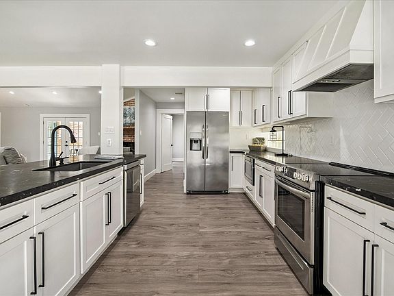 3rd image of 4715 Braesvalley Dr