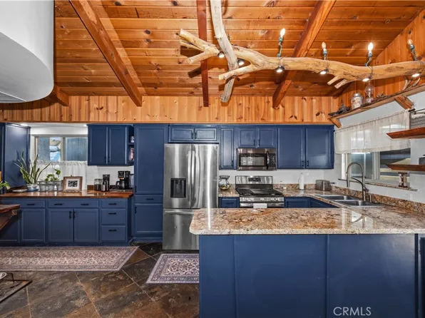 521 Fir Dr, Green Valley Lake, CA 92341
