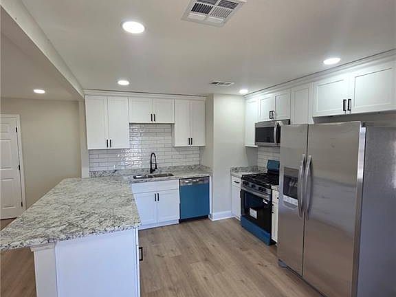 5th image of 2160 Rue Racine