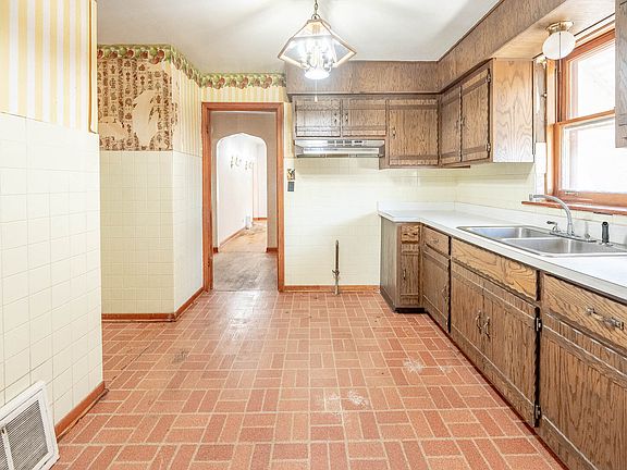 3rd image of 12344 S Union Ave