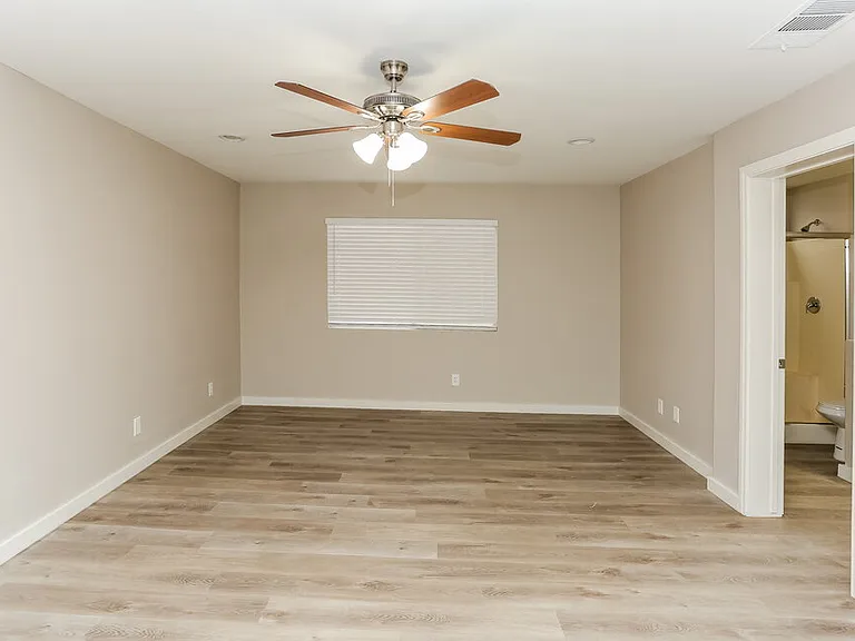 2418 Island Paradise Ave — Photo 11