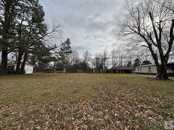 4th image of 110 E Lion Dr