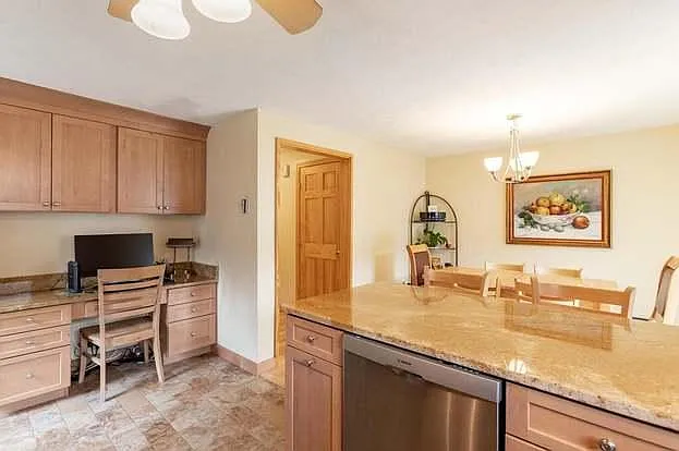 34 Highbridge Hl — Photo 3