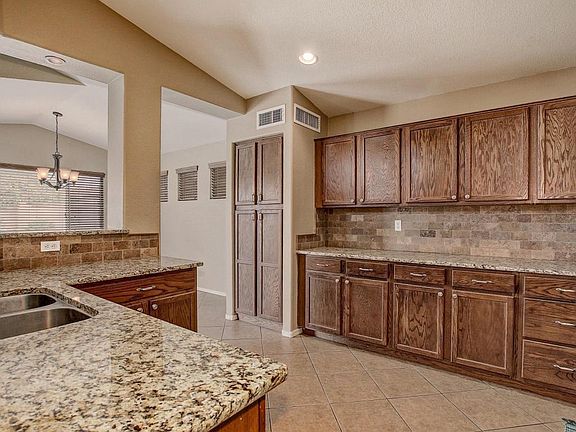 4th image of 11350 E Des Moines Cir