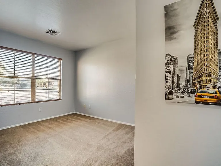 3116 W Pleasant Ln — Photo 6