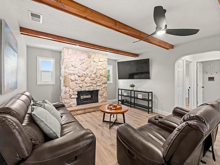762 SE River Ln — Photo 37