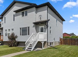 92 S Wellwood Dr, Whitecourt, AB T7S 0B6