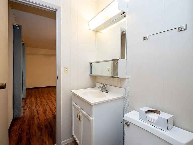 2405 W Carriage Ln — Photo 17