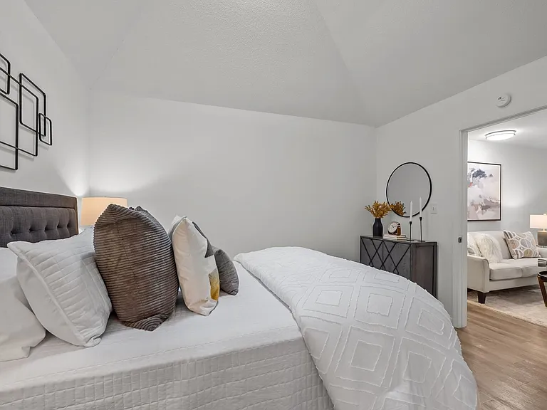 The Kenton Apartments — Photo 11