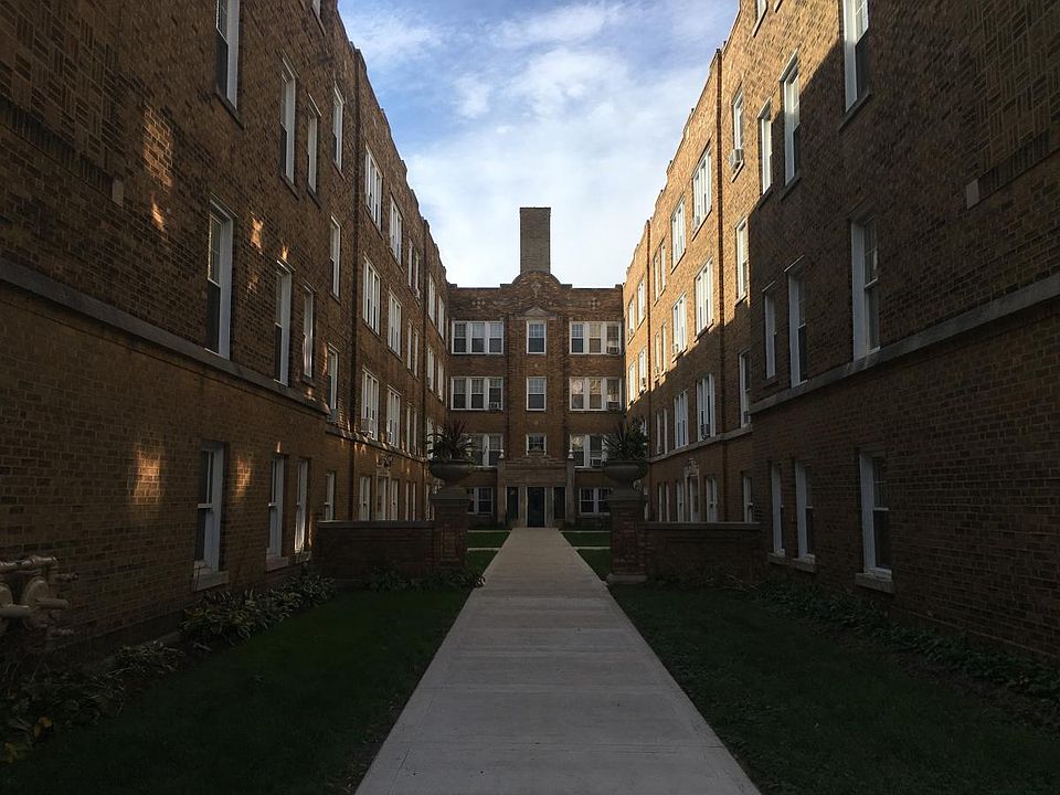 1st image of 4432 N Seeley Ave APT 2A