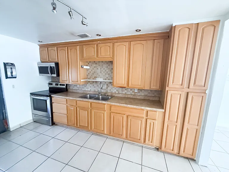 5627 Simms St — Photo 10
