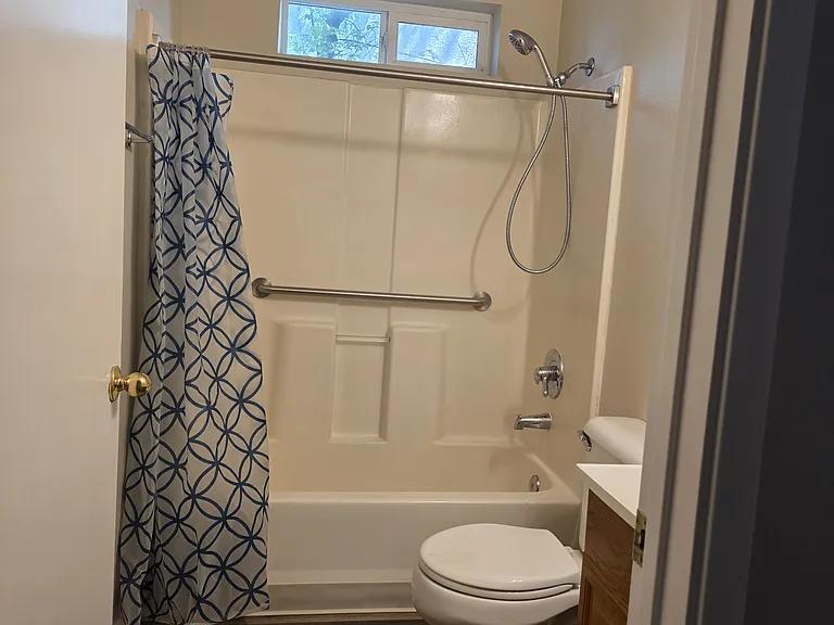 423 S Peach St #2 — Photo 5