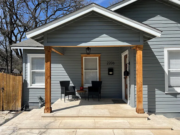 2206 Mountain View Rd — Photo 1
