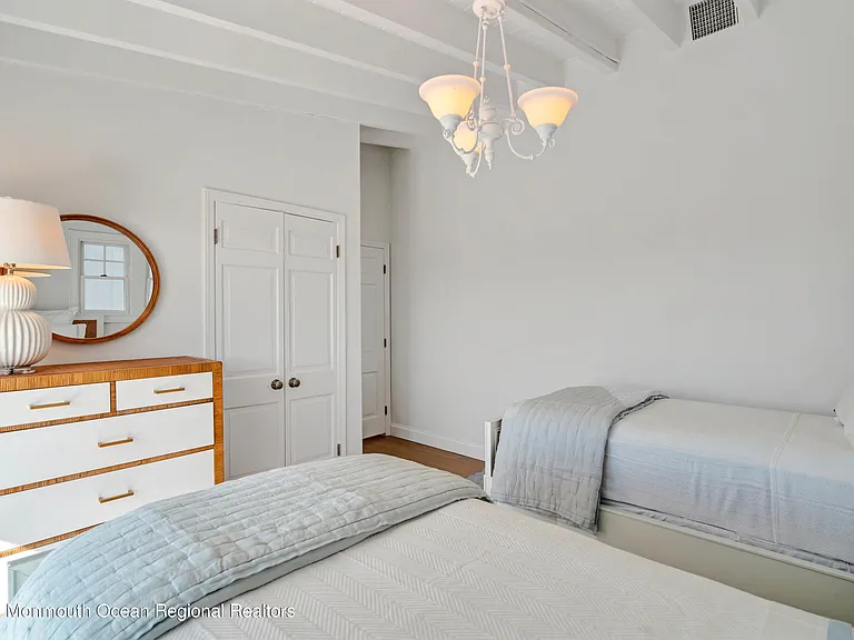 706 Morven Ter — Photo 35