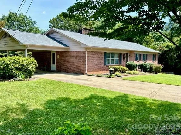 1013 Randolph Cir SE, Lenoir, NC 28645