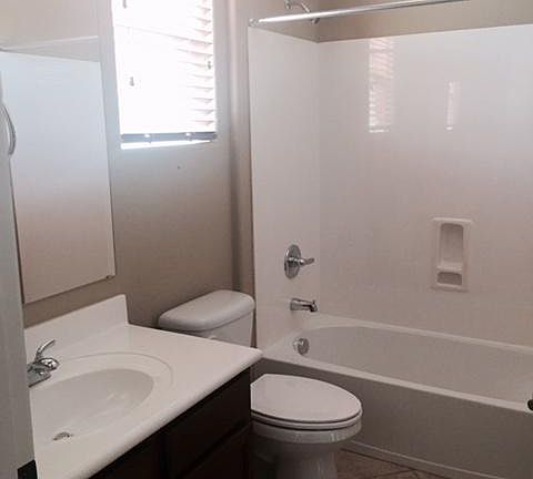 3rd image of 2855 E Meadowview Dr