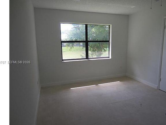 5th image of 862 NE 209th St APT 202