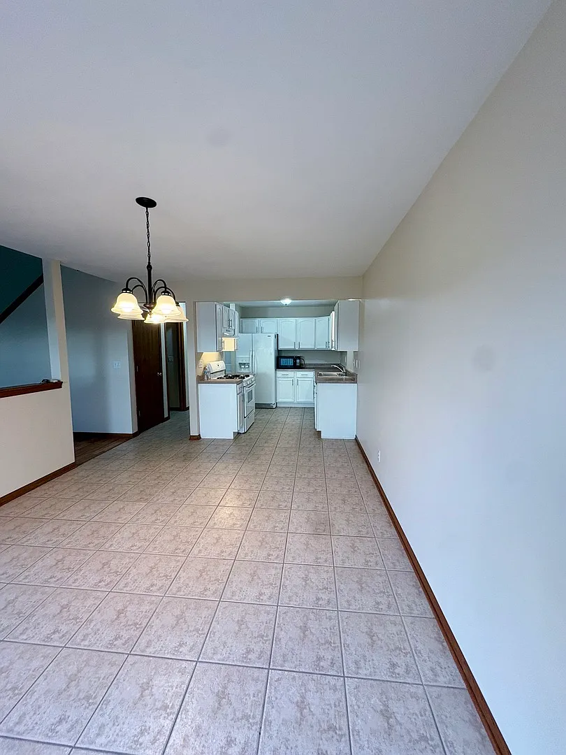 2 bed, 2.5 bath, 1747 sqft, $2,200 — Photo 4