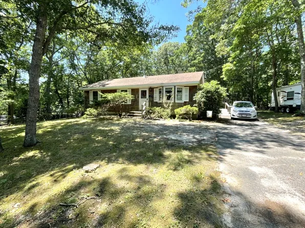 100 Denise St, Sag Harbor, NY 11963