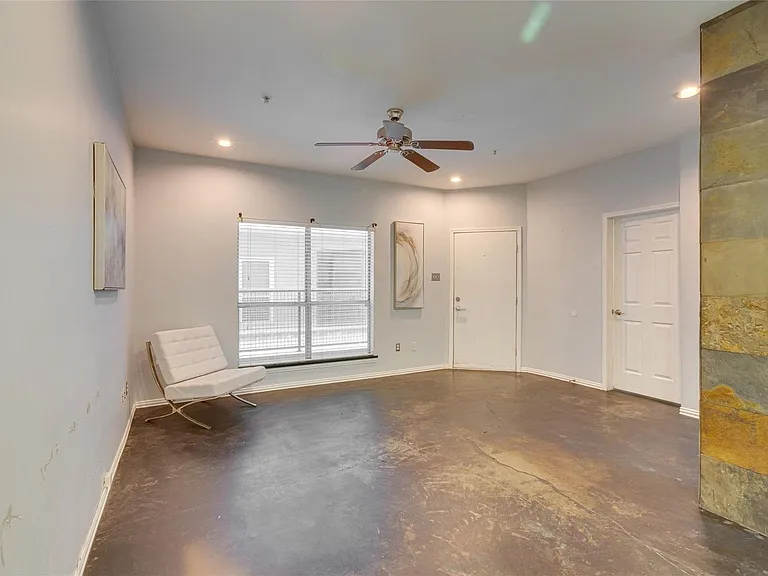 4104 N Hall St #102 — Photo 9