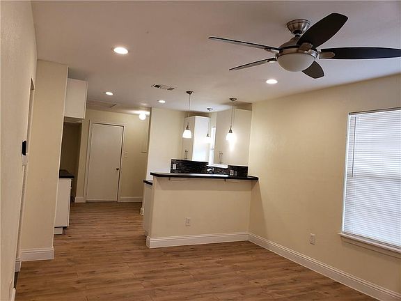 3rd image of 2525 Lincoln Ave