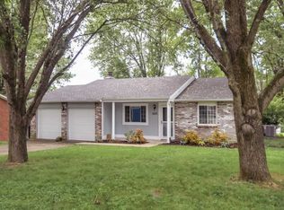 6621 Five Forks Dr, Pewee Valley, KY 40056