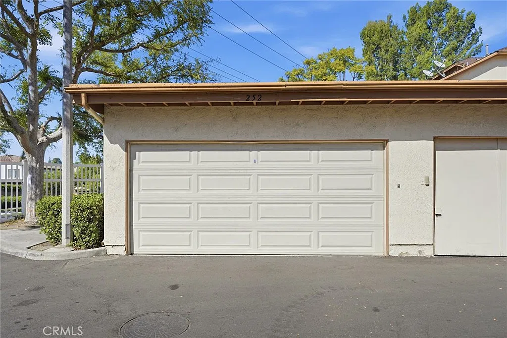 3 bed, 2.5 bath, 1118 sqft, $3,600 — Photo 3