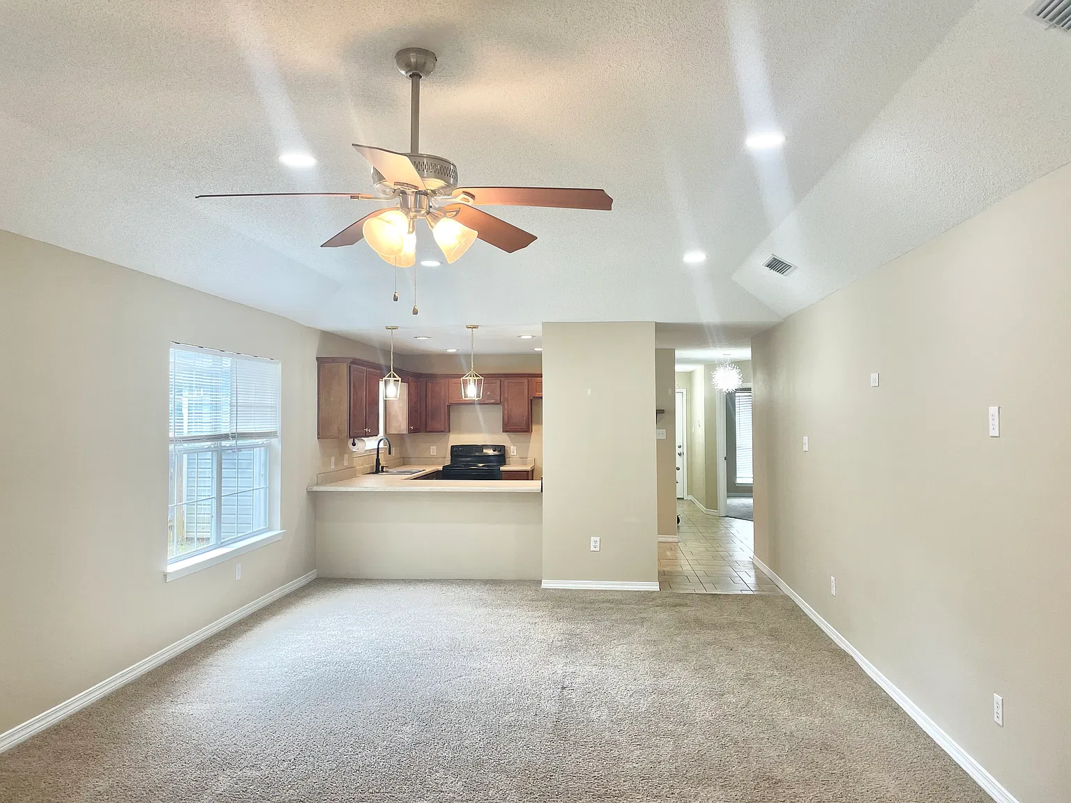 3 bed, 1439 sqft, $1,595 — Photo 3