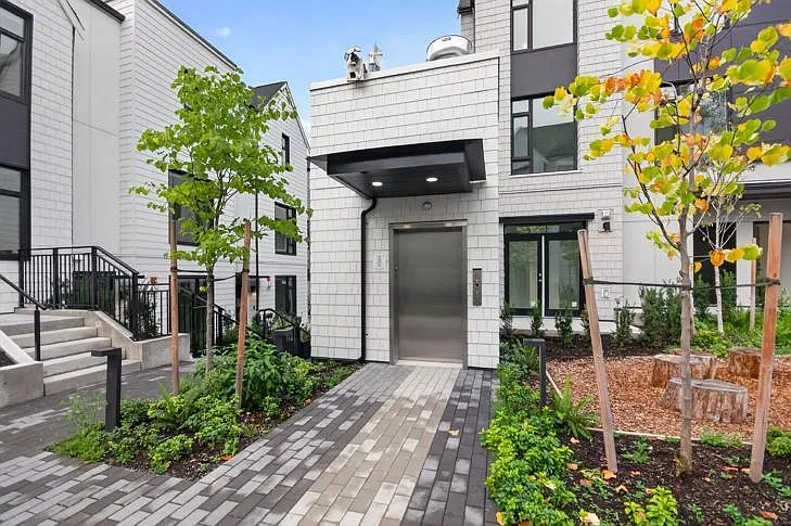 3 bed, 1345 sqft, $4,600 — Photo 3