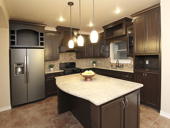 5th image of 105 Queen Palm Dr