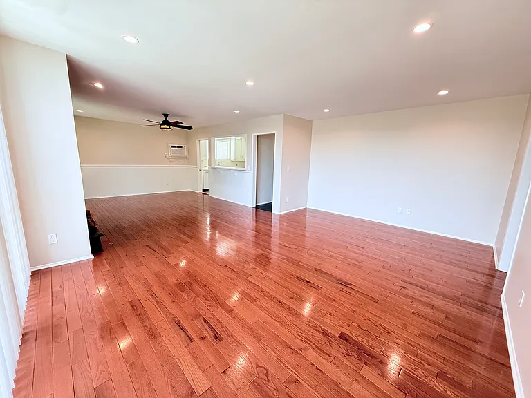 2714 W Clark Ave #F4 — Photo 4