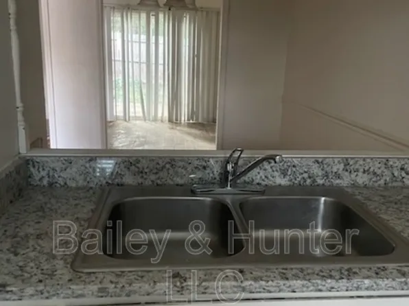 6012 Regent Mnr, Lithonia, GA 30058