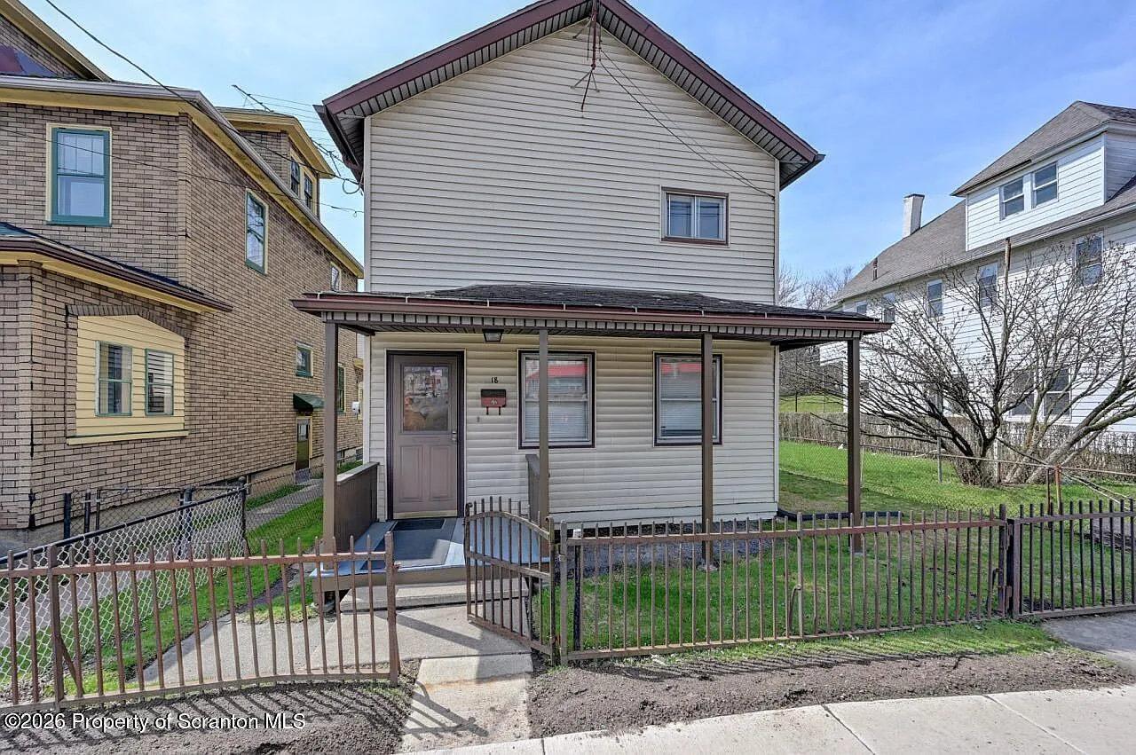 18 Green Ridge St photo 1