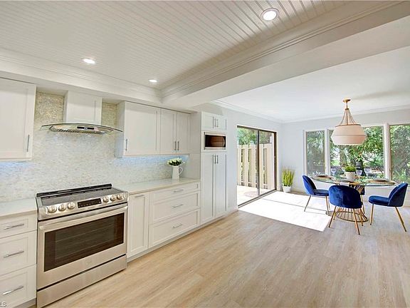 5th image of 200 Wyndemere Way S #101