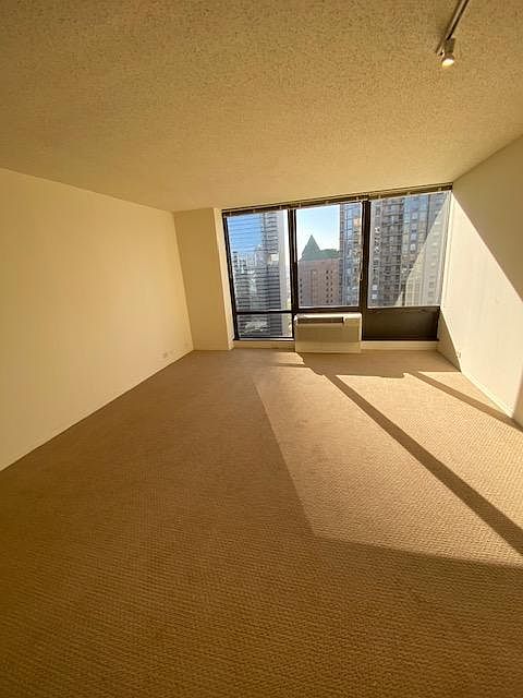 1st image of 400 E Ohio St #811