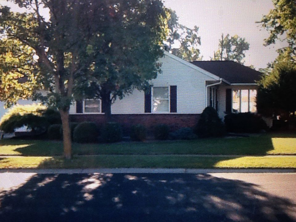 1st image of 119 E Drew Ln