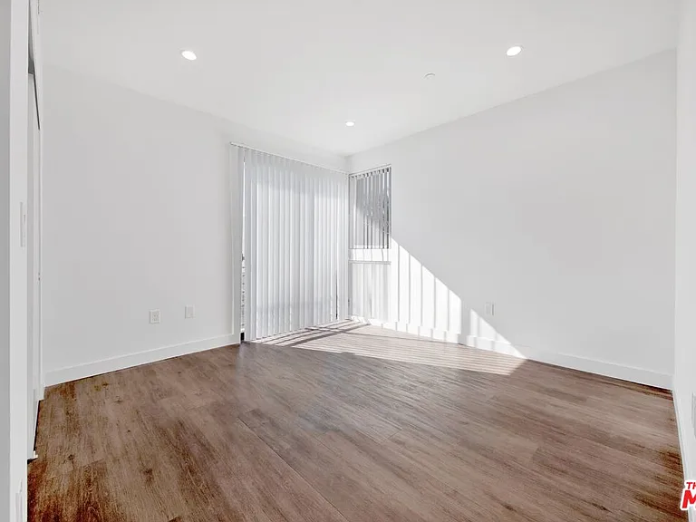 1458 Butler Ave — Photo 22