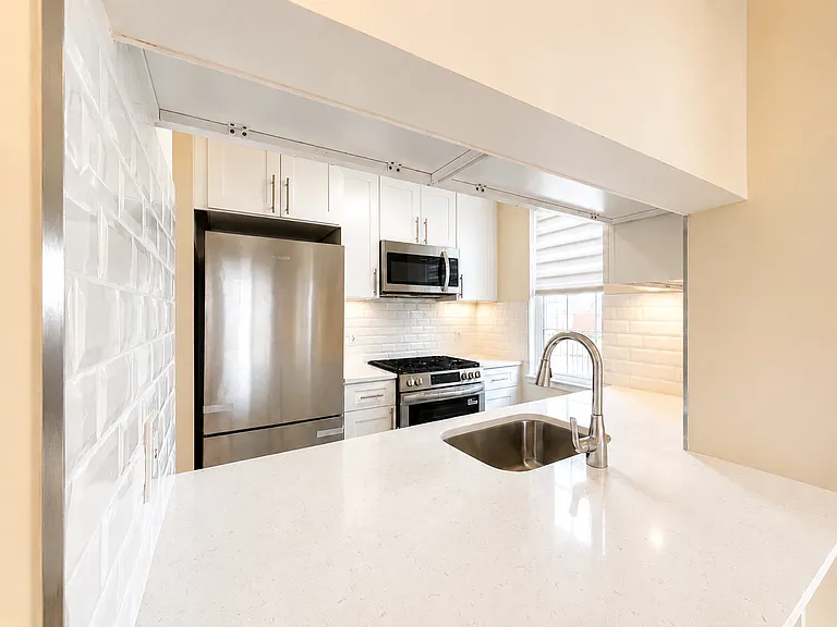 45 Oceana Dr E #6D — Photo 6