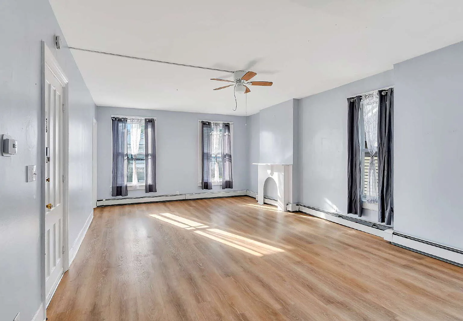 3 bed, 1.0 bath, 1250 sqft, $1,650 — Photo 2