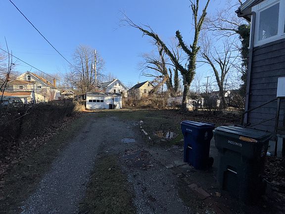 4th image of 931 Caledonia Ave