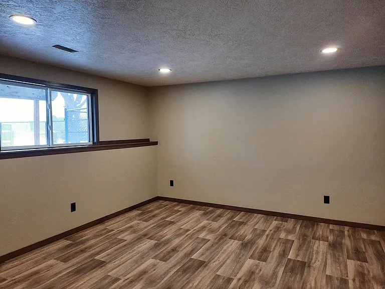 909 S Charlotte Ave — Photo 15