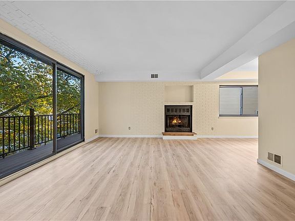 5th image of 16 Abingdon Ave #A