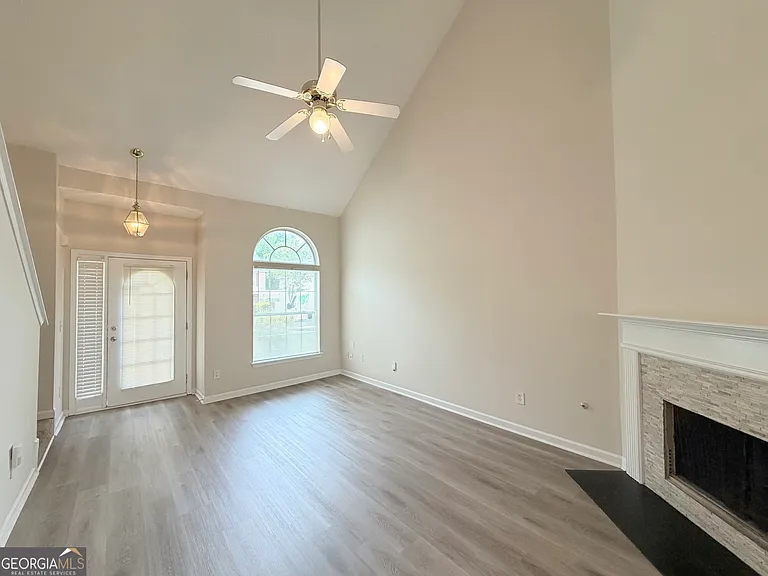 1007 Rolling Meadows Rd — Photo 4
