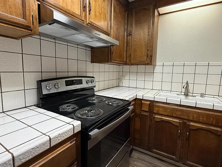 5771 N Valentine Ave #101 — Photo 8
