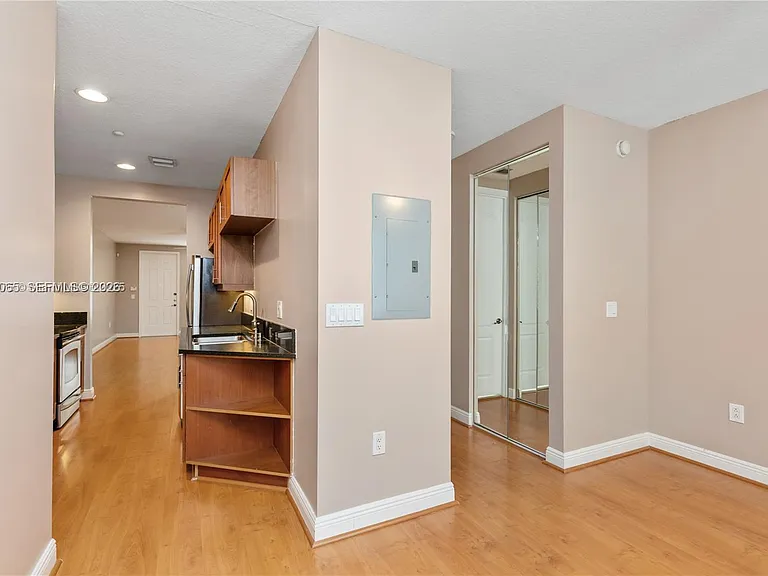 365 SW 13th Ter #- — Photo 12