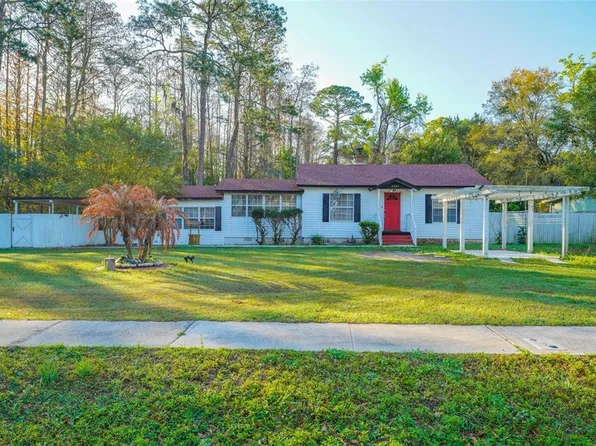 2285 Lake Dr, Jacksonville, FL 32246