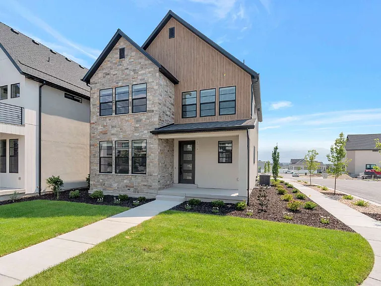2316 N Sunmore Way — Photo 3