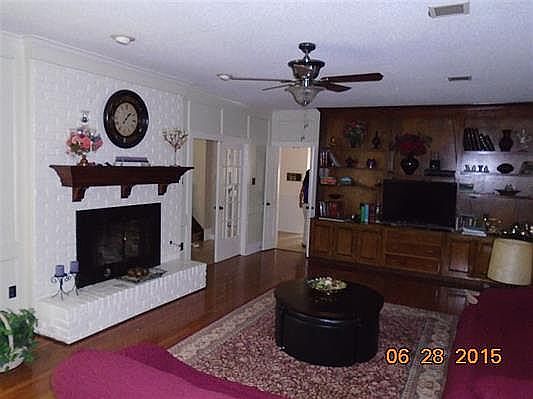 4th image of 2302 Lansingwood Dr
